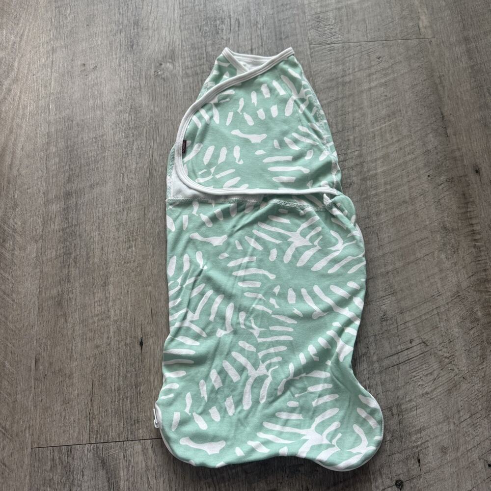 Momcozy 0-3 mo Bamboo Swaddle Wraps Leaf Tropical Print Quiet Soft Closure